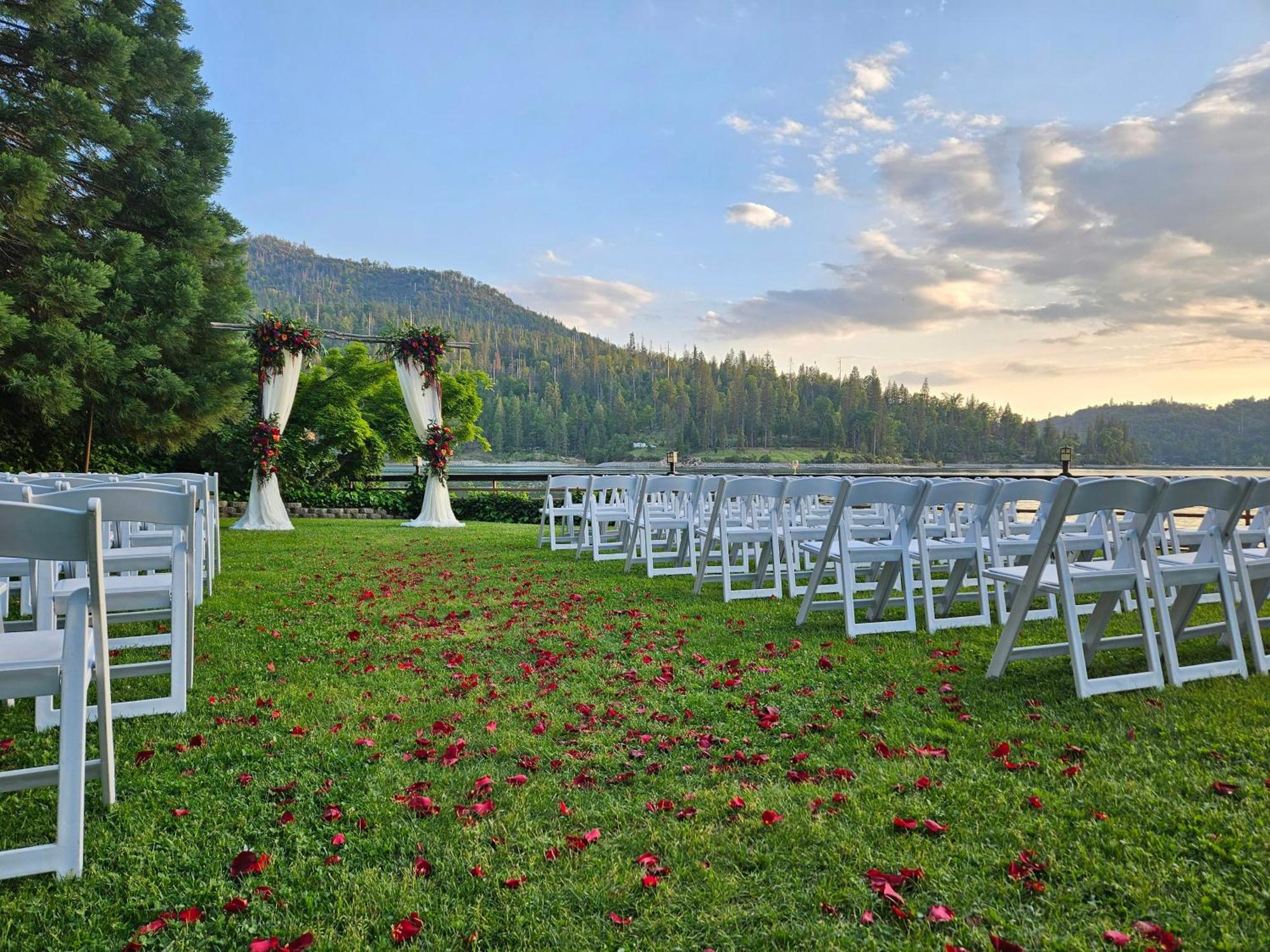 The Pines Resort & Conference Center Bass Lake Ngoại thất bức ảnh